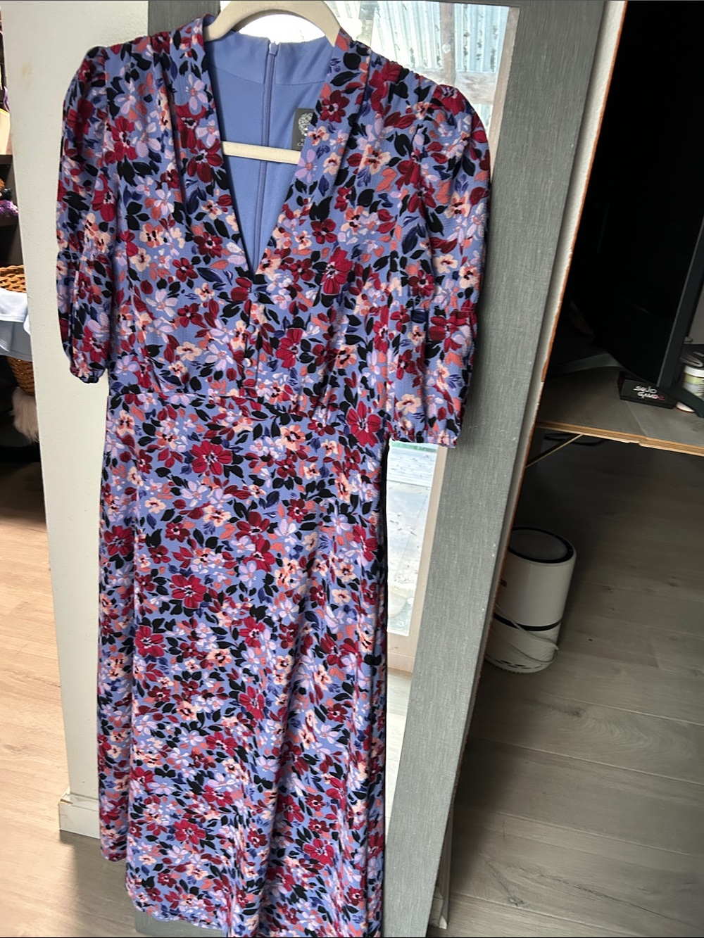 Vince Camuto Lavender Floral V-Neck Midi Dress with Red Accents